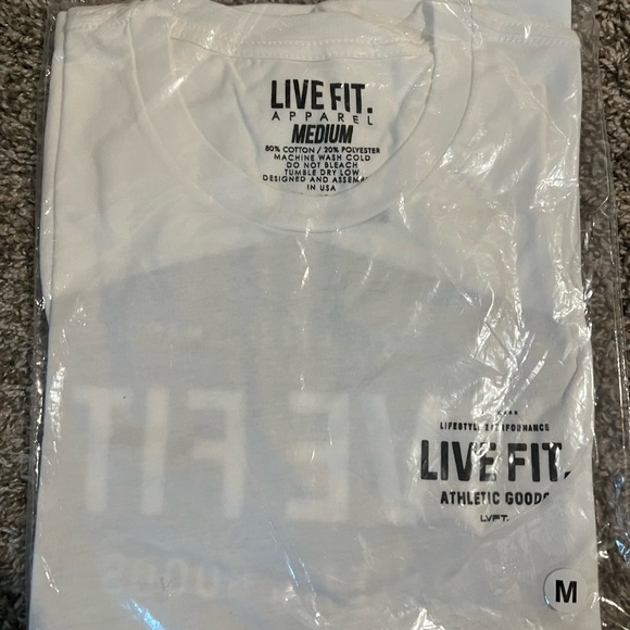 Live Fit Mens T-Shirt NWT - Picture 1 of 2